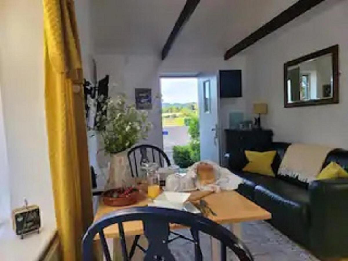 Birch Cottage With Private Wood Fire Hot Tub Harrietsham Екстериор снимка